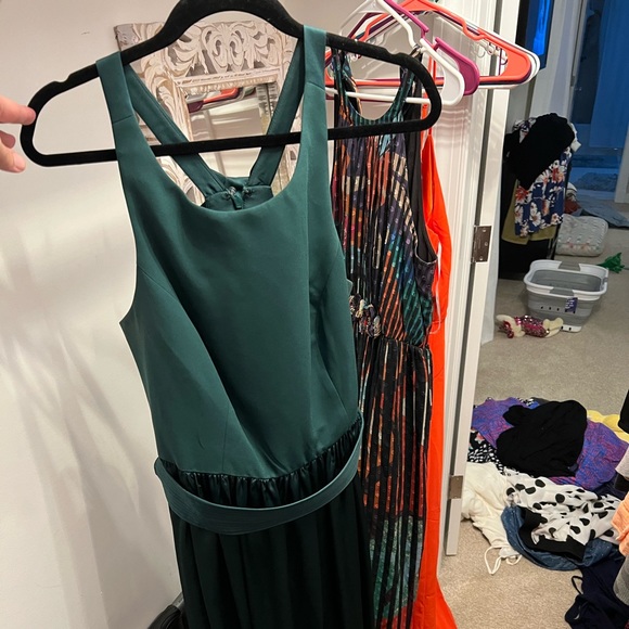 Vera Wang Bridesmaid High-Neck Crepe Halter- Forest - Size 16 - Picture 3 of 3